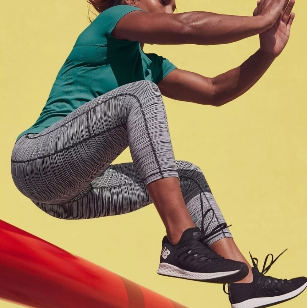 Athleta Ultimate Linear Lines Capri Black White S‎